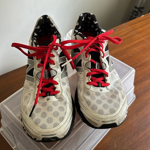 New Balance 860 Run Disney 2015 Minnie Mouse Sneakers - Picture 1 of 16